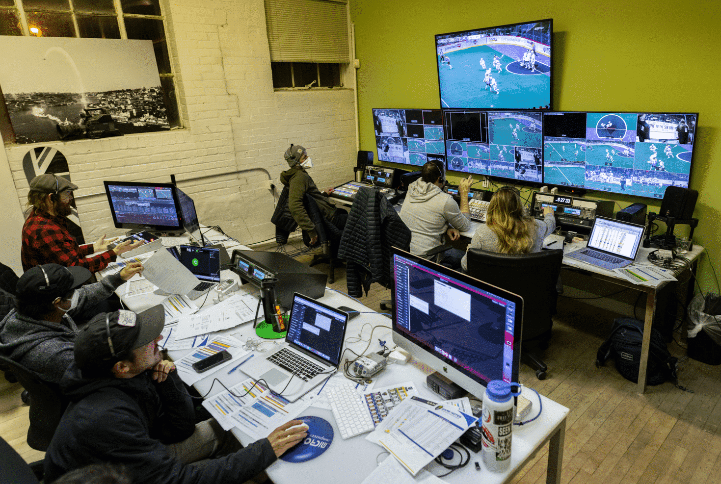 Niche sports, niche tools: The US National Lacrosse League uses Flowics in its broadcasts. The operator in front is creating match graphics using Flowics